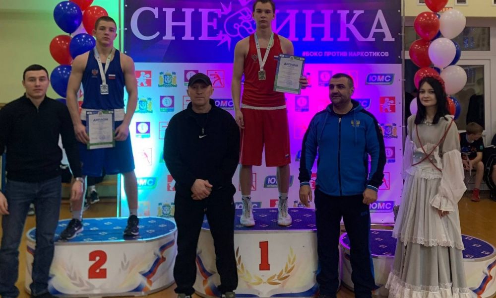Воспитанники школы бокса «Надежда Урала» успешно выступили на новогоднем турнире по боксу