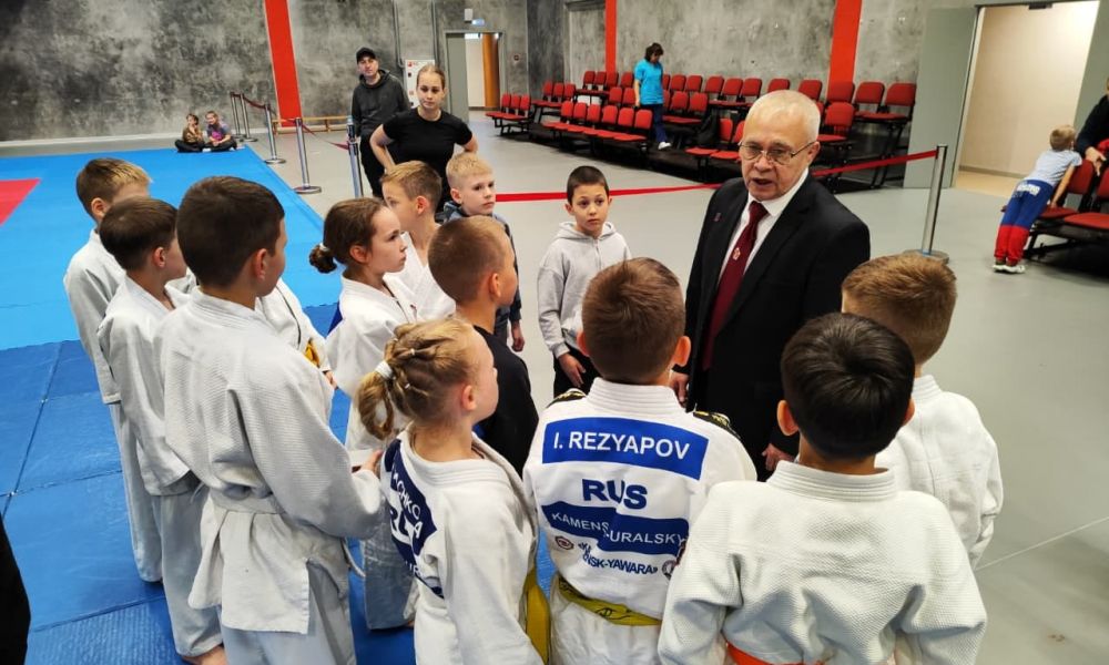 Если звезды зажигают, значит это кому-нибудь нужно