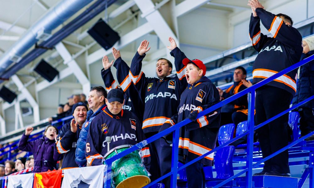 «Синара» с победы стартовала в финальной серии