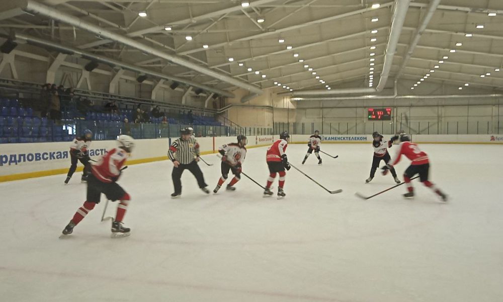 «Уралец» побеждает в серии буллитов