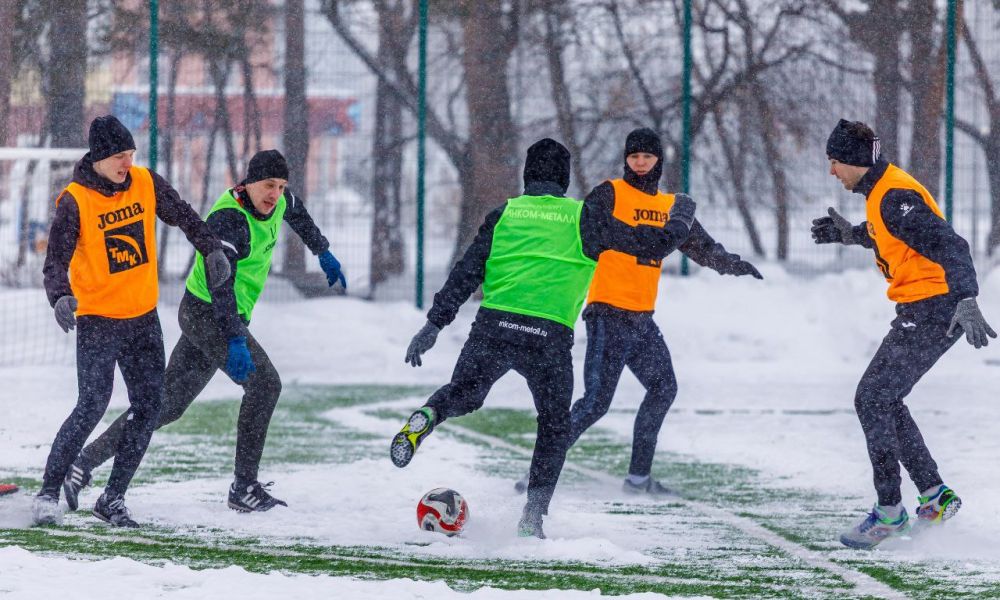 Поражение под аккомпанемент снега