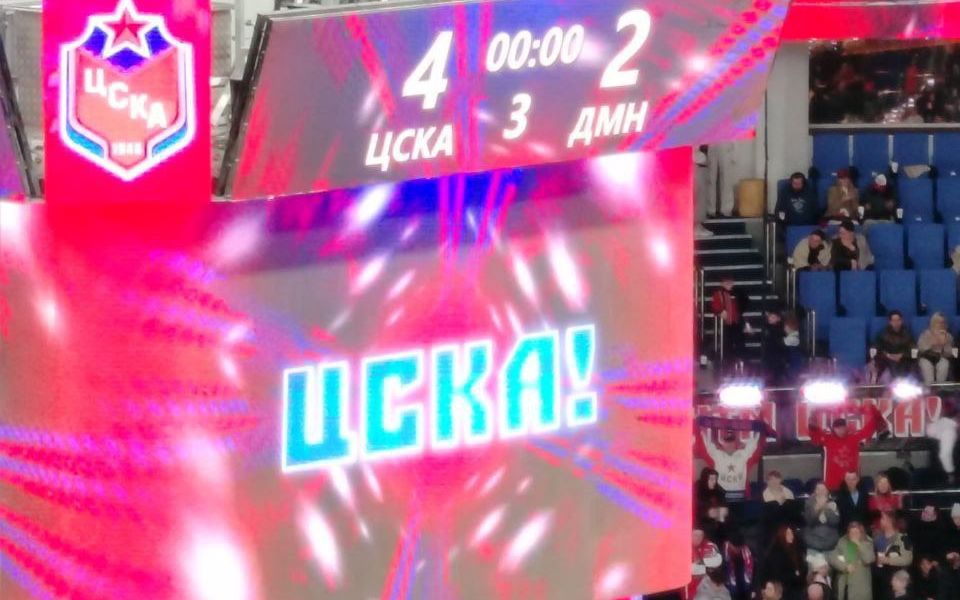 В праздники на хоккей