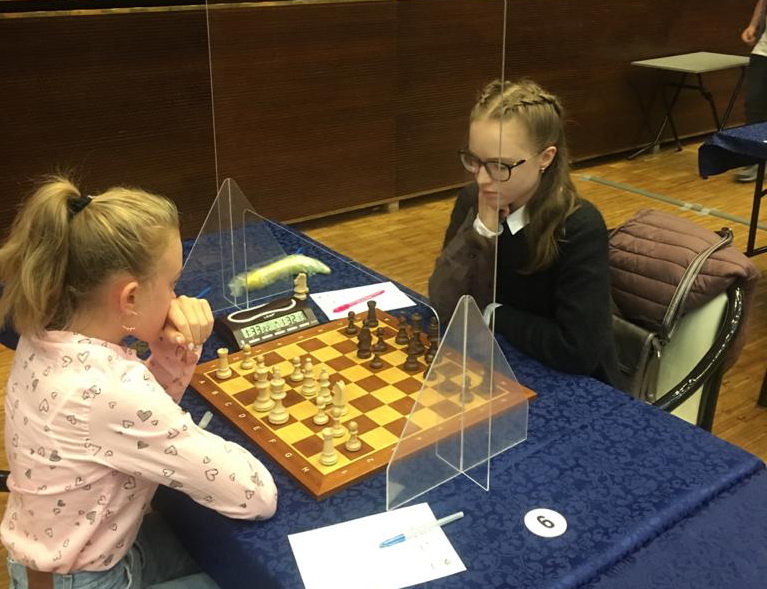 Маргарита Филиппова (на снимке справа) одерживает очередную победу на чемпионате УрФО в Челябинске