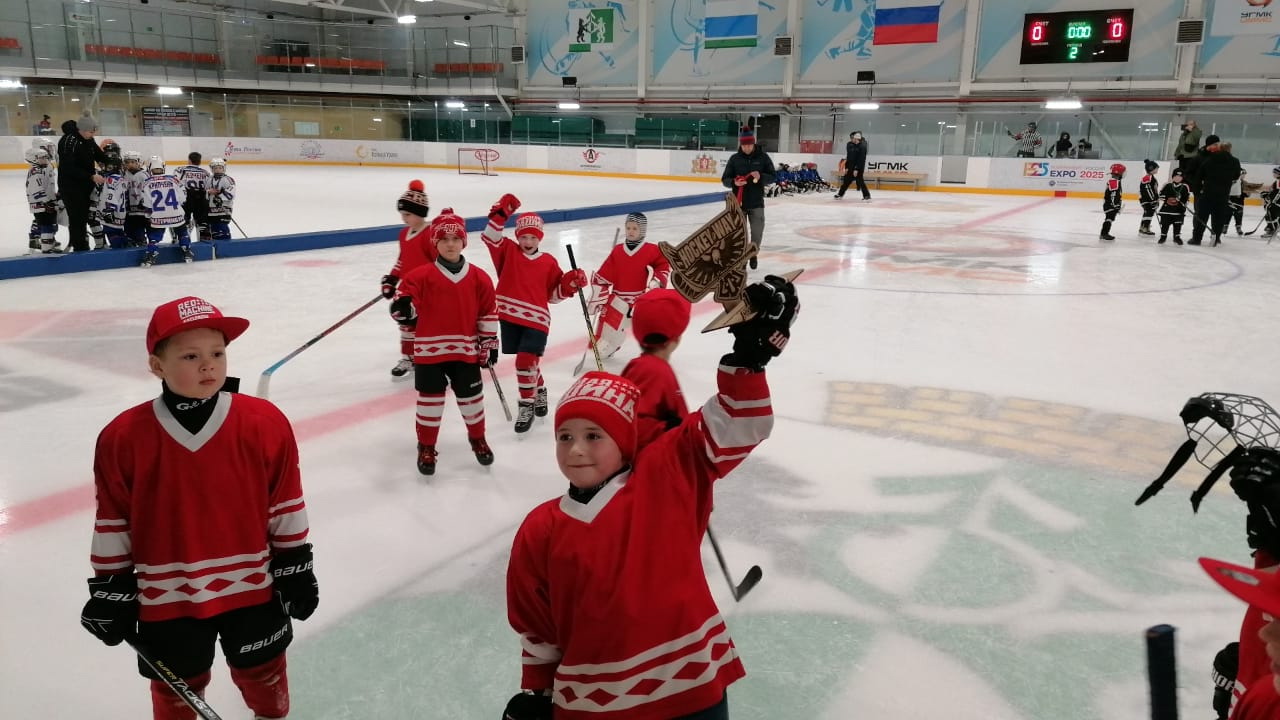 Юные хоккеисты из Каменска-Уральского в упорной борьбе выиграли областной  турнир - Спортивный портал Каменска-Уральского - книга Владимира  Калистратова История спорта Каменска-Уральского