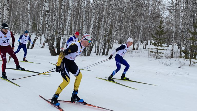 Гонка "Мужество" собрала сильнейших лыжников Каменска.