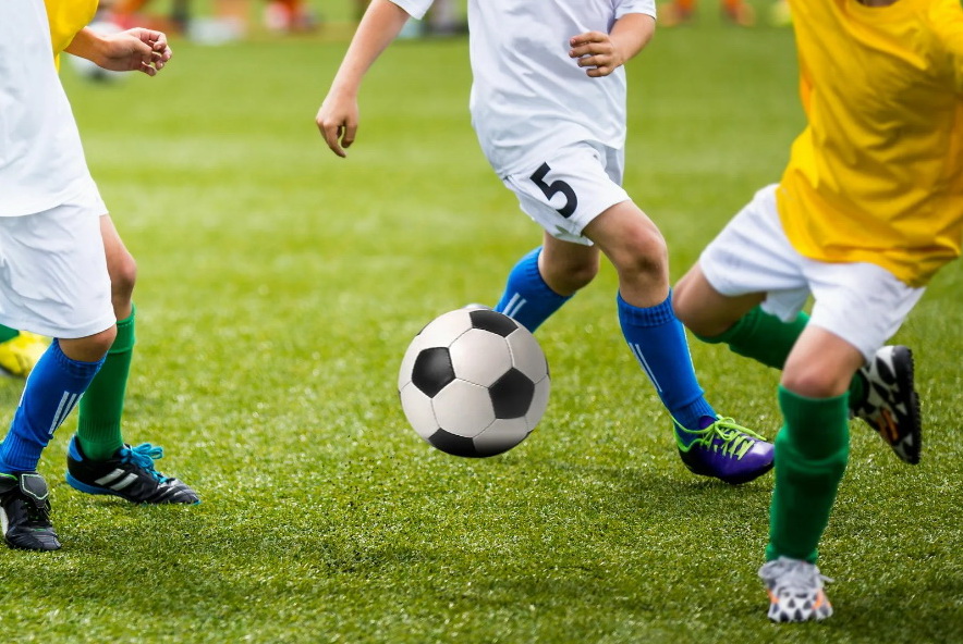 Юные футболисты СШОР подтвердили высокий уровень каменского футбола.