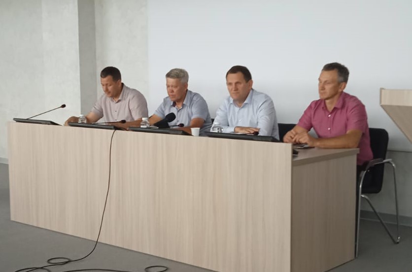 Павел Гиматов открывает пресс-конференцию перед Днем физкультурника.