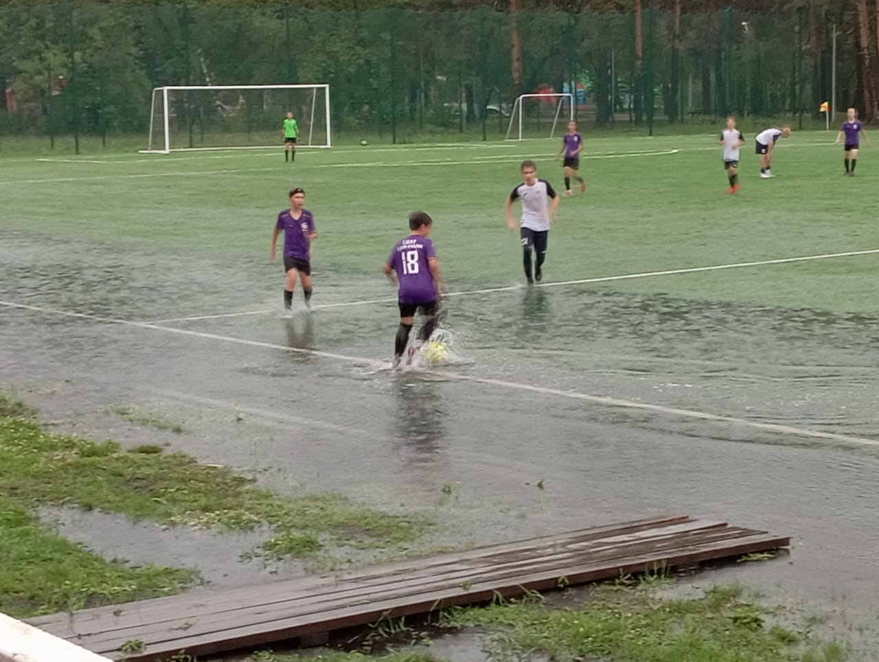 Футбольные "дети дождя" в Каменске-Уральском
