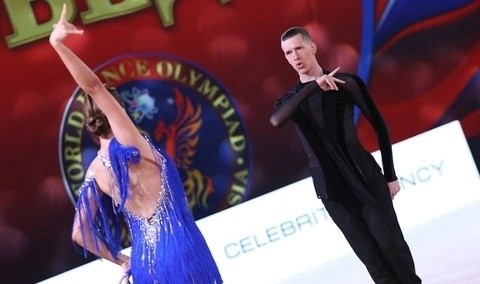 Егор Подосинников подтверждает высокий уровень каменской школы спортивных бальный танцев