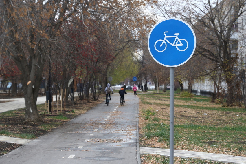 Знаков с велосипедами в городе становится все больше