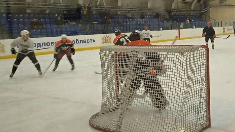 Хоккей ушел на новогодние каникулы