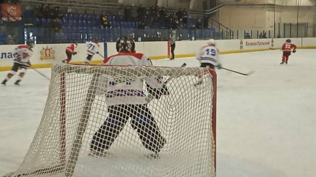 «Уралец» уступил «Уралу»