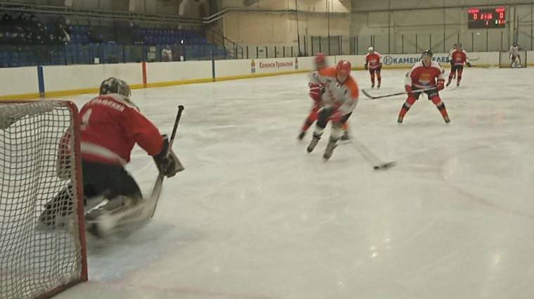 В борьбу за награды вступили ветераны хоккея