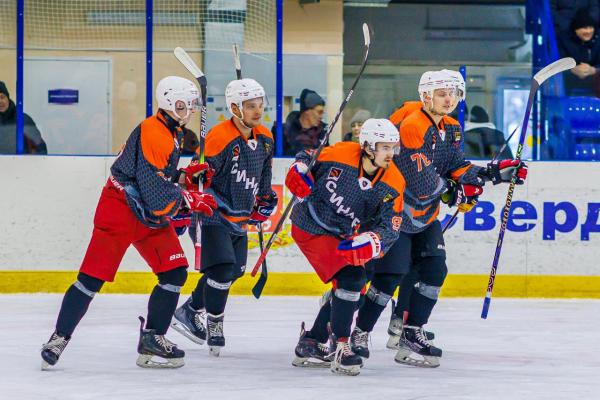В первенстве области по хоккею без перемен