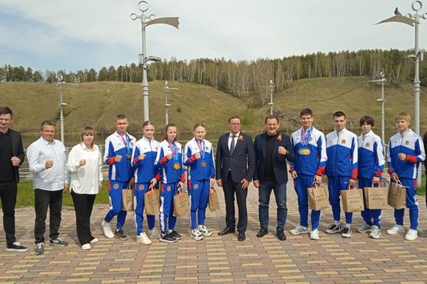 В теплой и дружественной атмосфере