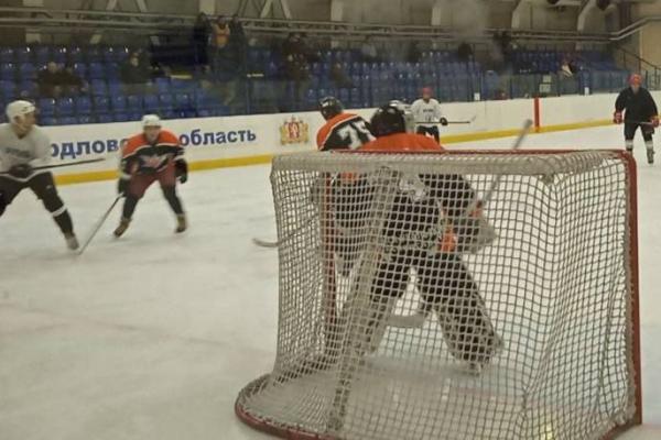 Хоккей ушел на новогодние каникулы