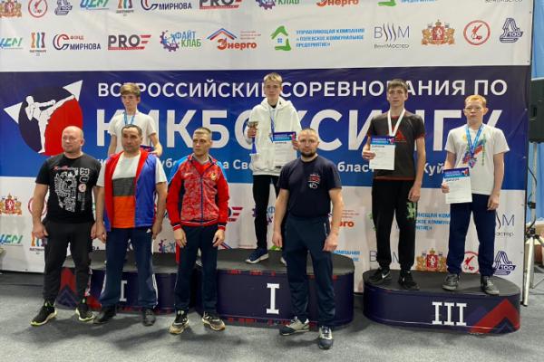 Каменцы с наградами всероссийских соревнований по кикбоксингу