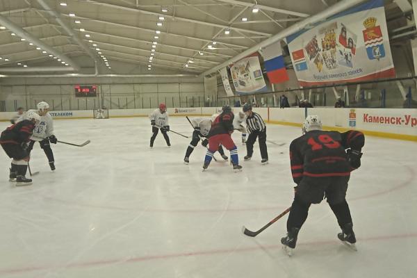 «Спарта» выигрывает первенство города