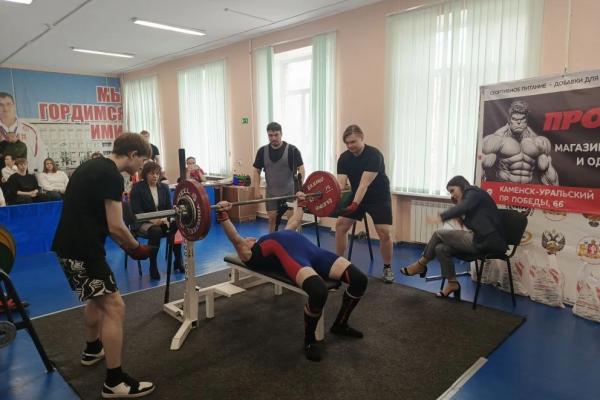 Сильны не только гирями