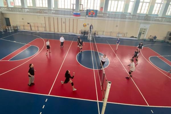 Команда медицинского колледжа выиграла волейбольный турнир студенток Каменска-Уральского
