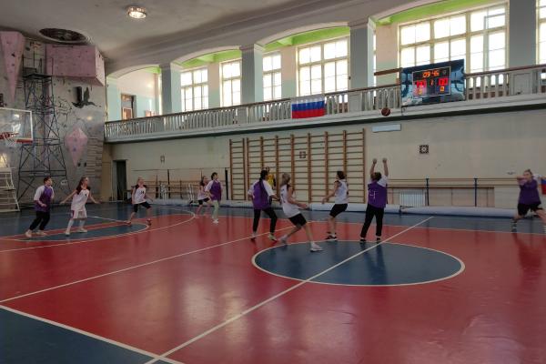 Студентки Каменска-Уральского определили сильнейших в баскетбольном турнире