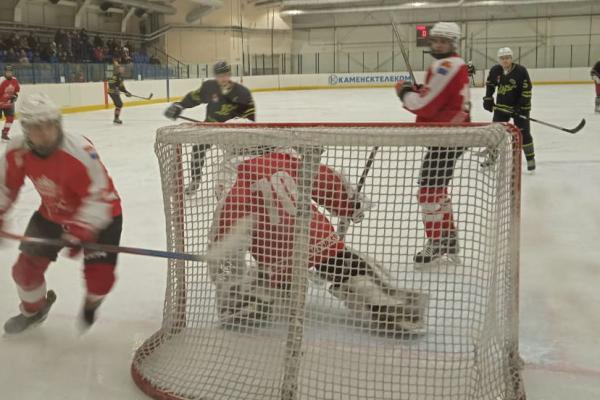 Хоккеисты УПКБ «Деталь» укрепляют лидерство