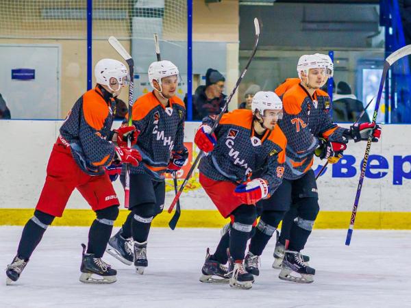 В первенстве области по хоккею без перемен