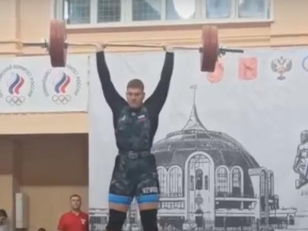 Спортсмены из Каменска-Уральского завоевали два золота на всероссийских соревнованиях по тяжелой атлетике
