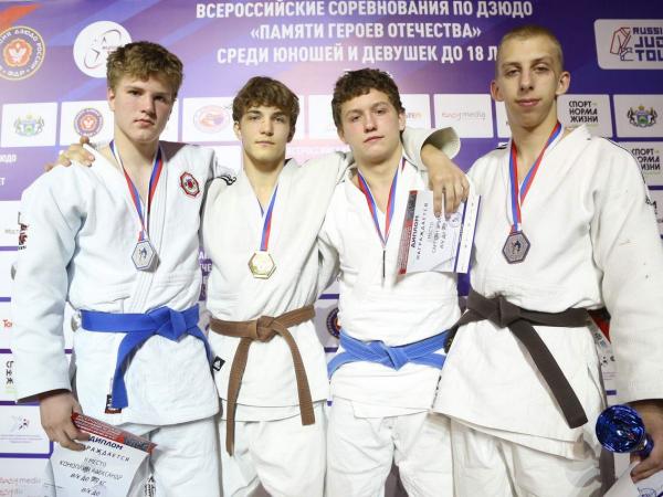 Каменские дзюдоисты завоевали 2 медали на Всероссийском турнире памяти Героев Отечества среди юношей и девушек до 18 лет в Тюмени