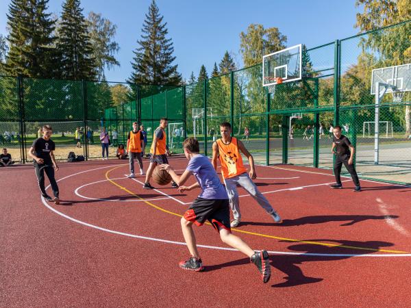 В парке трубников в Каменске-Уральском появилась новая спортивная площадка