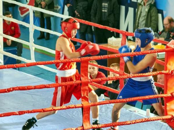 Юниоры выясняют отношения в Краснотурьинске