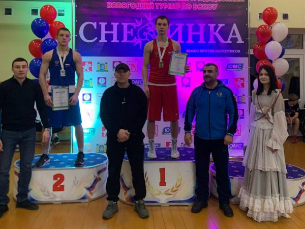 Воспитанники школы бокса «Надежда Урала» успешно выступили на новогоднем турнире по боксу