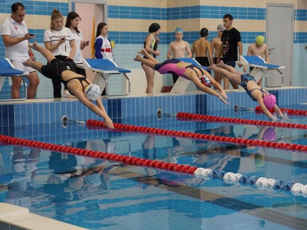 Две медали привезли с первенства области по плаванию спортсмены из Каменска-Уральского