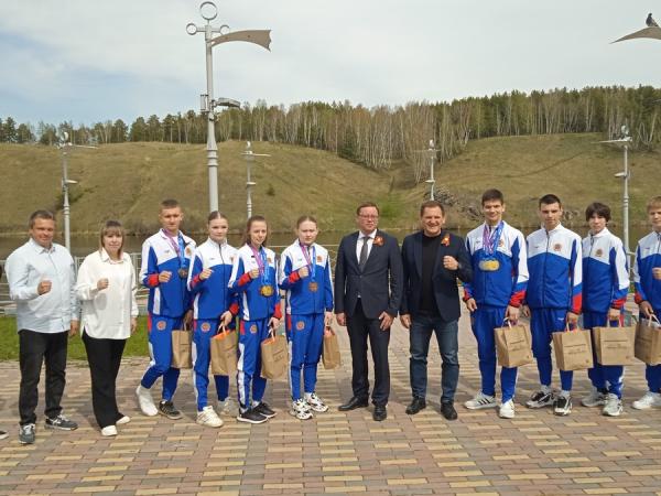 В теплой и дружественной атмосфере