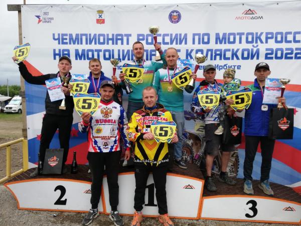 Падение не позволило гонщикам из Каменска-Уральского бороться за золото этапа чемпионата России по гонкам мотоциклов с колясками