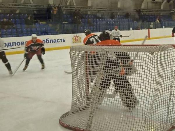 Хоккей ушел на новогодние каникулы