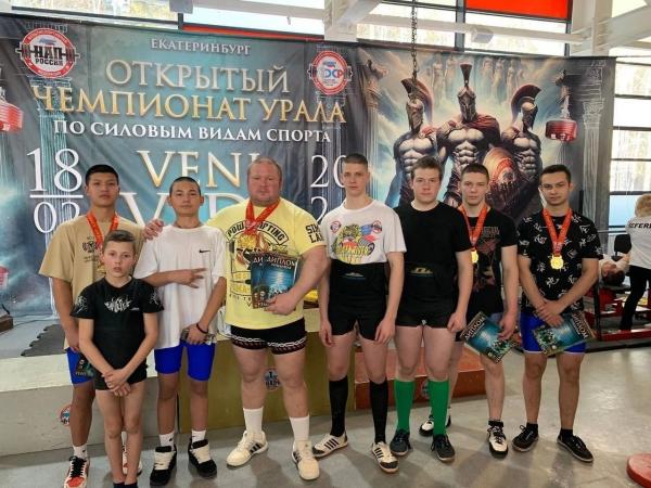 Каменские спортсмены взяли золотые награды на Кубке Урала по силовым видам спорта