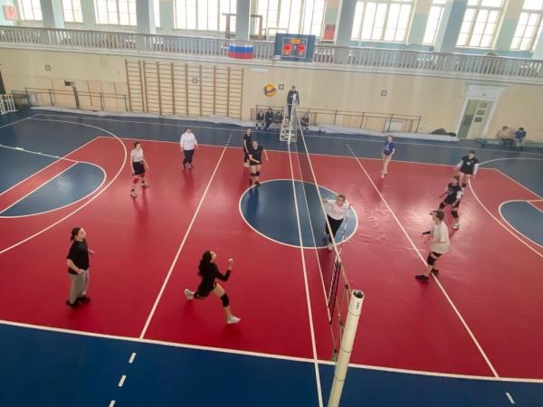 Команда медицинского колледжа выиграла волейбольный турнир студенток Каменска-Уральского