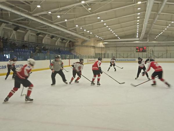 «Уралец» побеждает в серии буллитов