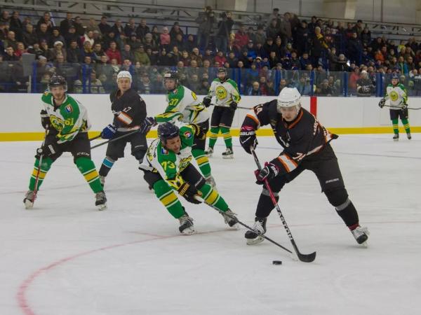 Каменская «Синара» с крупной победы начала чемпионат Свердловской области по хоккею