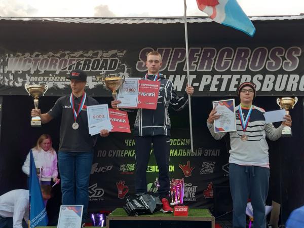 Мотогонщики из Каменска-Уральского собрали богатый урожай медалей на последнем этапе чемпионата России по Суперкроссу