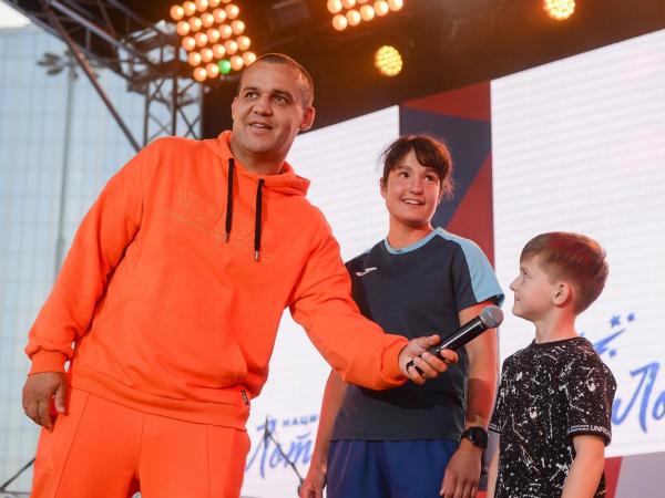8-летний каменский спортсмен Арсений Тишков стал звездой «Боксзабега», выиграв миллион рублей