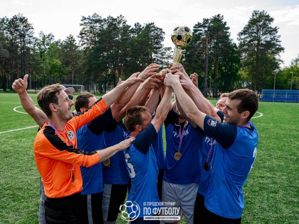 В Каменске-Уральском определились призеры футбольного турнира памяти Алексея Потеряева