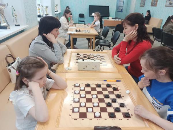 Стали известны победители чемпионата города по быстрым и молниеносным шашкам