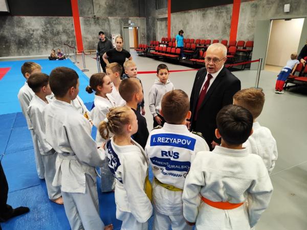 Если звезды зажигают, значит это кому-нибудь нужно