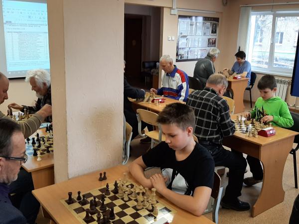 Шахматисты Каменска-Уральского определили сильнейших в блицтурнире памяти легендарного Алексея Байнова